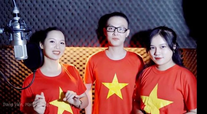 Nghệ sỹ cất tiếng hát cổ vũ đội tuyển Việt Nam trước trận đấu với Trung Quốc